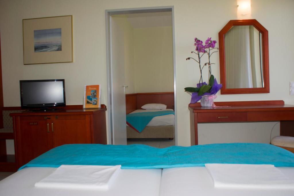 Dionisos Hotel Mytikas  Bagian luar foto